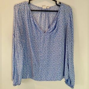 GAP Blue and White Patterned V-Neck Blouse